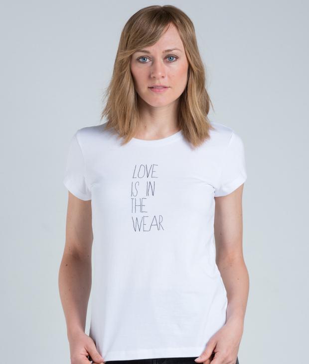 eyd T-Shirt Love is in the wear