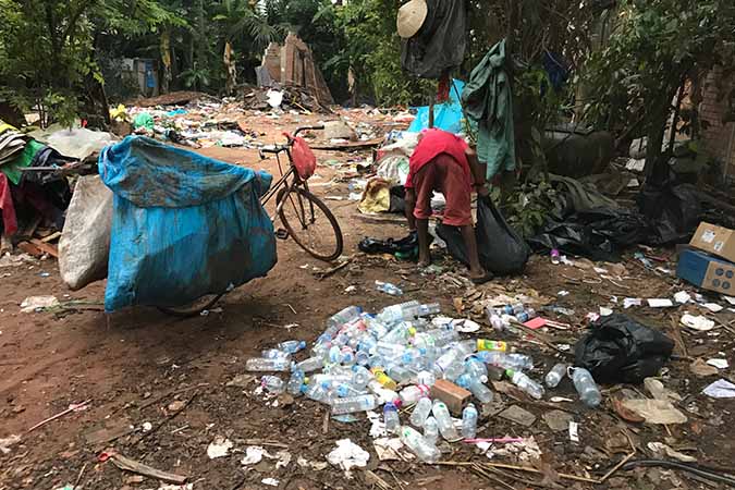 Recycling Projekt alter PET-Flaschen in Cambodia der Marke pssbl 