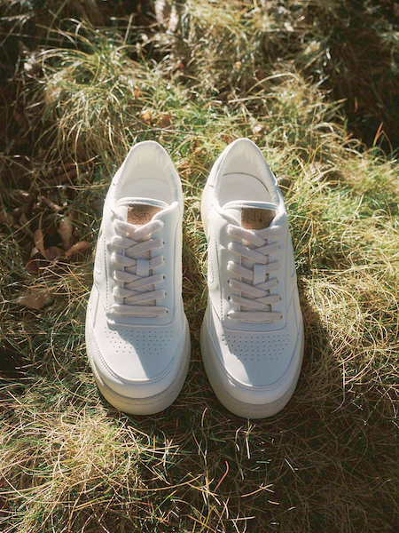 Saye-Sneaker Modelo '89 Off White in Gras von oben fotografiert bei glore.de